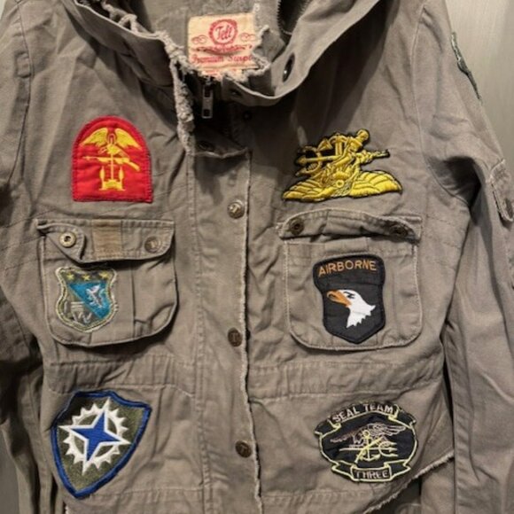 Vintage Military Bolero Cargo Jacket / Parka with Patches & reversible hood - Picture 5 of 16